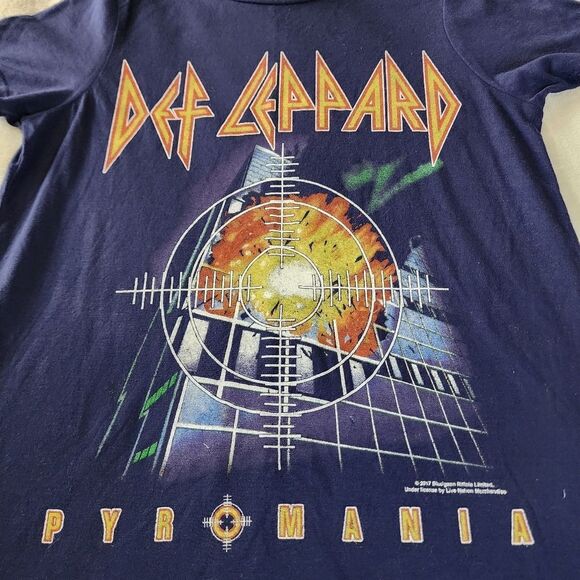 Def Leppard 2017 Women's Cut Navy Blue Tshirt With Graphics Size Small - Picture 2 of 10